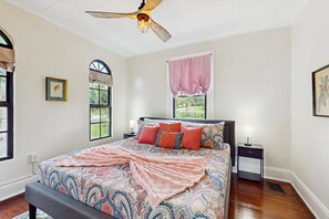 House, Multiple Beds, Fireplace, Garden View (Casa Castillo) | 3 bedrooms, individually decorated, individually furnished, bed sheets - Spanish Style Home With Lake View, Fire pit and Wifi (Sebring)