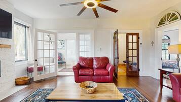 Rumah, Beberapa Tempat Tidur, perapian, pemandangan kebun (Casa Castillo) | Pemandangan dari kamar