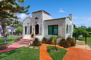 Exterior - Spanish Style Home With Lake View, Fire pit and Wifi (Sebring)