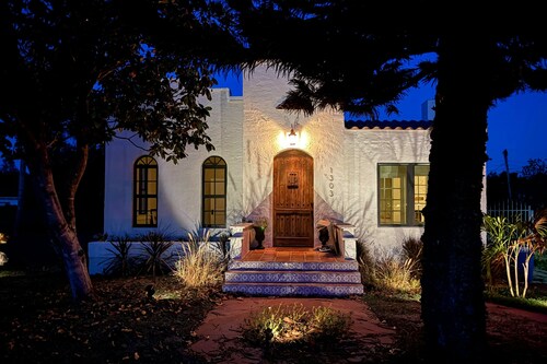 Spanish Style Home With Lake View, Fire pit and Wifi