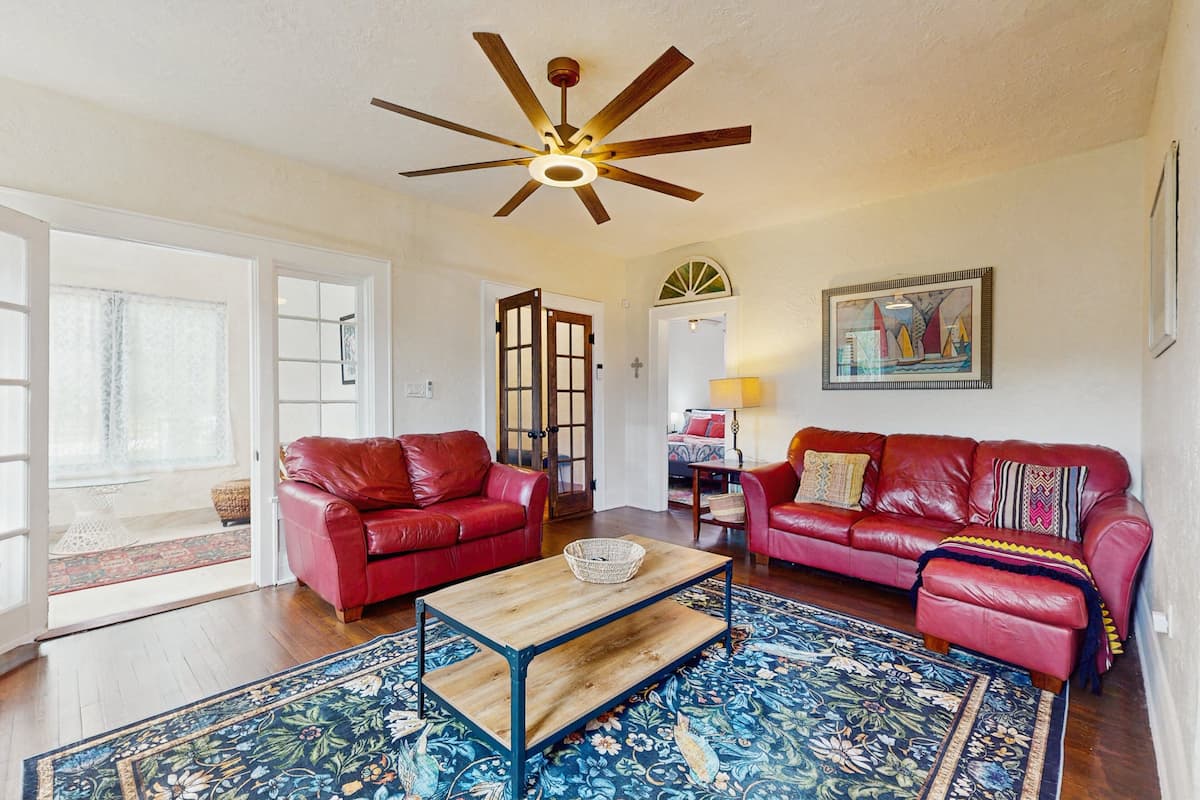 House, Multiple Beds, Fireplace, Garden View (Casa Castillo) | Living area