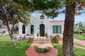 Exterior - Spanish Style Home With Lake View, Fire pit and Wifi (Sebring)