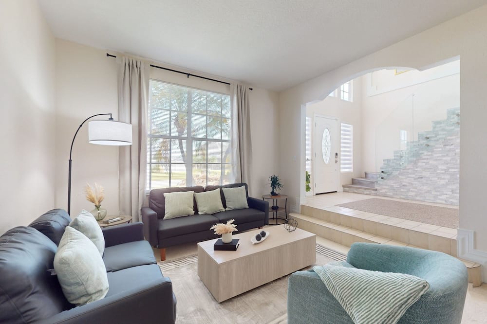 Easy-to-reach Home With Private Screened Pool, Lanai, & AC - Snowbird-friendly - Bay Lake, FL