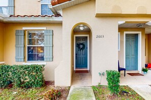 Exterior detail - Dog-friendly Townhouse Near Disney With Outdoor Pool, Patio, Streaming, W/d, AC (Kissimmee)