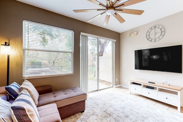 Dog-friendly Townhouse Near Disney With Outdoor Pool, Patio, Streaming, W/d, Ac - Celebration, FL