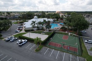 Sports court - Windsor Palms Townhome With Wifi, AC, Screened Patio, Pool, hot Tub, & Tennis (Kissimmee)