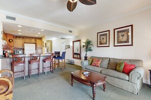Living area - Golf Course-front Condo With Golf Views, Balcony, Pool, Fast Wifi, Washer/dryer (Kissimmee)