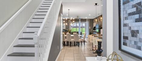 Maison, plusieurs lits, accès piscine, vue piscine (Relax & Play Villa - Windsor Island) | Intérieur