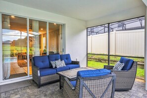 Terrace/patio - Relax & Play Resort Villa Magical 6-bedroom Retreat Near Disney! (Davenport)