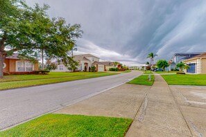 Exterior - Sunlit Serenity Oasis House in Kissimmee With Private Pool, Pool Table, Tennis (Kissimmee)
