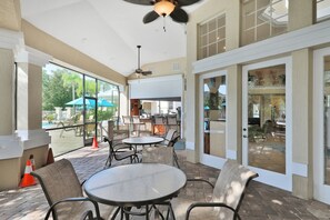 公寓客房, 多張床, 可使用泳池, 泳池景 (Coconico Retreat) | 室外用餐