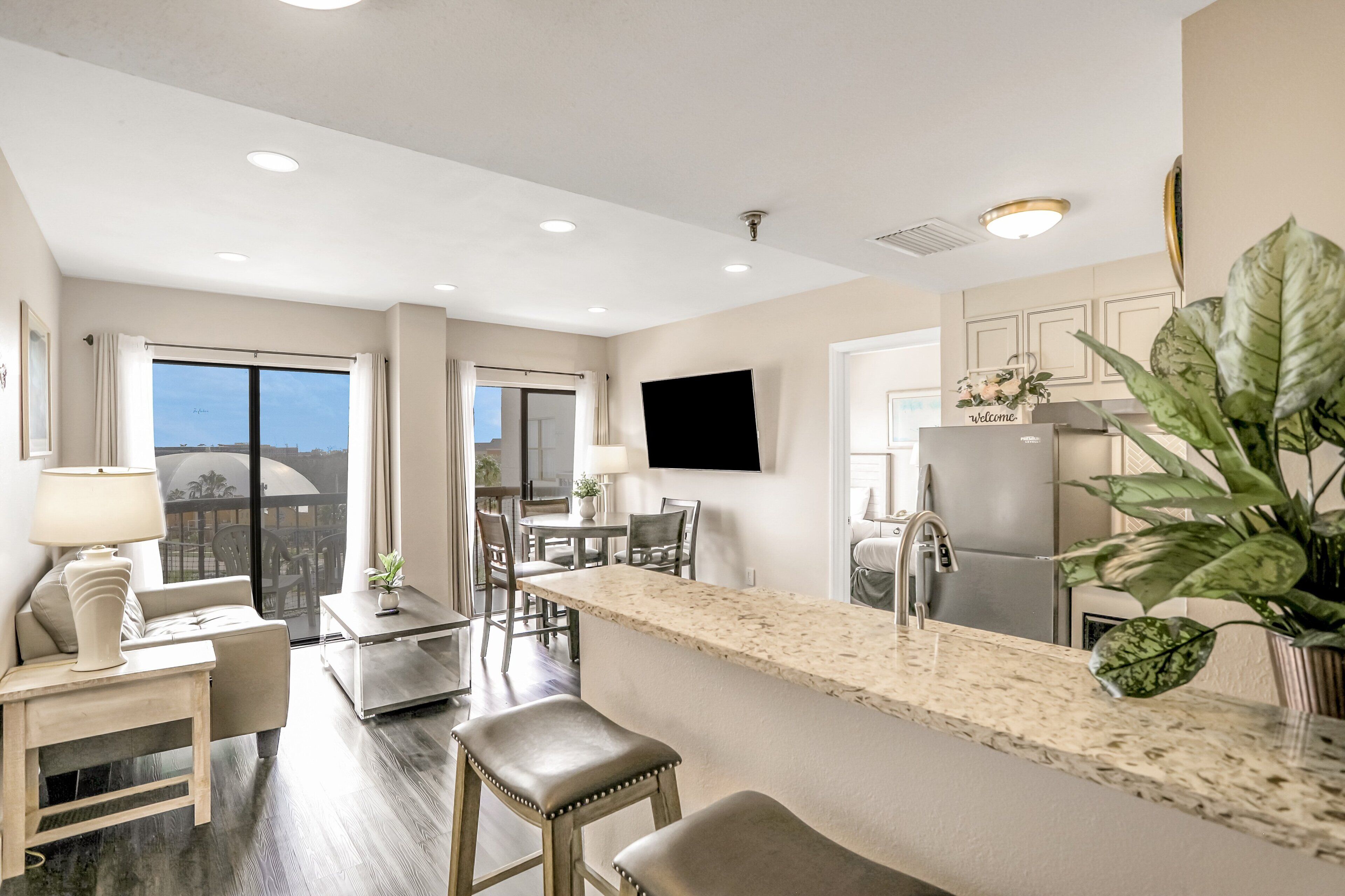 Condo, Berbilang Katil, Hot Tub, City View (Vibrant Waters, Unit #3604-NoPets) | Bahagian dalam