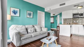 Appartement, Meerdere bedden, toegang tot zwembad (The Enclave - Unit 1601-Pets Allowed) | Woonruimte
