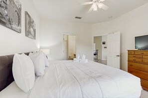 Ferienhaus, Mehrere Betten, Whirlpool, Poolblick (Blissful Getaway) | 3 Schlafzimmer, individuell dekoriert, individuell eingerichtet