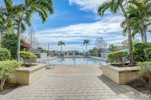 Pool - Spacious Townhouse With Jetted Tub, Game Room, Heated Pool & Fitness Amenities (Kissimmee)
