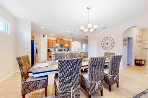 House, Multiple Beds, Pool Access, Pool View (Golden Hour Haven) - Stunning Getaway With Games & Clubhouse Amenities - Near Parks (Kissimmee)