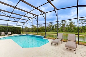 Outdoor pool - Beautiful Home With Private Pool and Space for the Whole Family (Kissimmee)