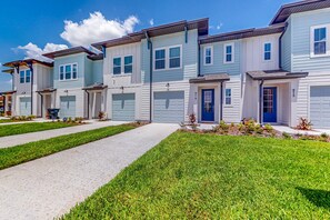 Exterior - No Worries Retreat Disney-themed Townhouse in Davenport With Resort Amenities (Davenport)