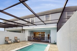 Outdoor pool - Beautiful Home With Private Pool and Space for the Whole Family (Davenport)