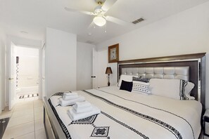 House, Multiple Beds, Pool Access, Pool View (Rosso Retreat) - Single-level Home With Private Pool, Game Room, and W/D - Near Golf/disney (Davenport)