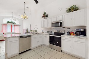 House, Multiple Beds, Pool Access, Pool View (Rosso Retreat) | Private kitchen - Single-level Home With Private Pool, Game Room, and W/D - Near Golf/disney (Davenport)