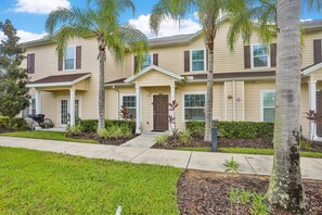 Exterior - Luxurious Townhome W/ Free Wifi, Themed Kids Room & Shared Resort-style Pool (Kissimmee)