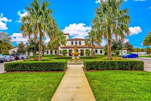 Exterior - Family Home Boasting Entertainment for Everyone With a Pool (Kissimmee)