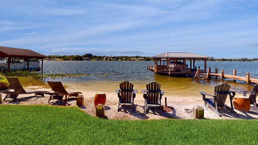 Dog-friendly Lakefront Home With Private Dock & Beach - Snowbirds Welcome