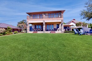 Exterior - Dog-friendly Lakefront Home With Private Dock & Beach - Snowbirds Welcome (Lake Placid)