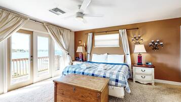 House, Multiple Beds, Patio (Luxury on Lake June)