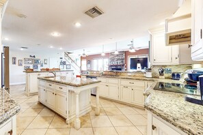 Ferienhaus, Mehrere Betten, Terrasse (Luxury on Lake June) | Eigene Küche