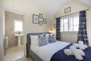 Room - Riverside Cottage and Shepherd’s Hut with Hot Tub (Tewkesbury)