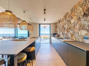 Fridge, microwave, oven, stovetop - Villa Sari Di Solenzara (Sari-Solenzara)