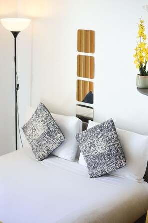 1 bedroom, iron/ironing board, free WiFi, bed sheets - comfortable stay featuring a fully equipped kitchen. (London)