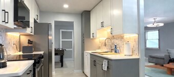 Modern Cozy Brown House | Stylish Stay Near Downtown