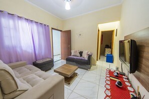 Living area - Casa com Área Gourmet a 5 min da Praia de Gaivotas (Itanhaém)