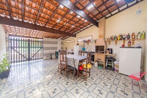Dining - Casa com Área Gourmet a 5 min da Praia de Gaivotas (Itanhaém)