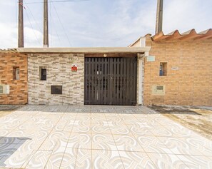 Exterior detail - Casa com Área Gourmet a 5 min da Praia de Gaivotas (Itanhaém)