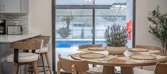 The Kensington House - Pool, Games, & Grilling!