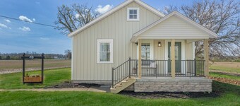 Cozy farmhouse cottage 3BR near Yellow Springs