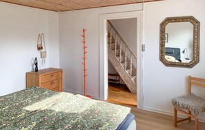 3 bedrooms, travel crib, free WiFi - Awesome home in Havndal with WiFi (Havndal)
