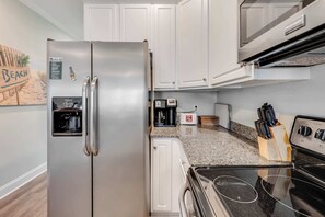 Private kitchen - Beautiful, Relaxing 3BR Home at North Myrtle Beach (North Myrtle Beach)