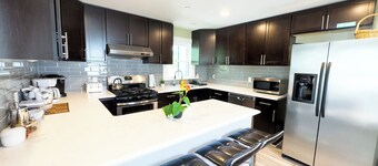 Close to New York City with Bridge View & Parking