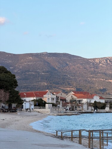 Beautiful studio only 5 min walk to beach in kastel stafilic split