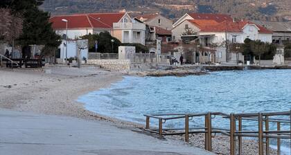 Beautiful studio only 5 min walk to beach in kastel stafilic split