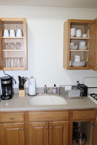 Beautiful 1Bed 1 Bath w/ Parking