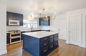 Private kitchen - Splash Stay & Celebrate! Kid Friendly Pool House close to Airport, Stockyards! (Fort Worth)