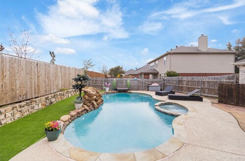 Big Family Pool House Near DFW, Stockyards, Tourism Spots