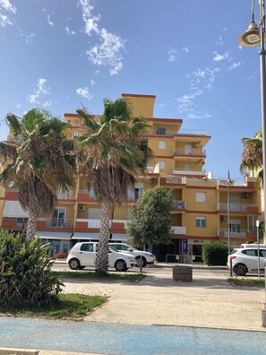 Exterior - Spacious 3-bedroom beachfront apartment (Pozzallo)