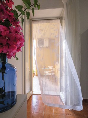 Interior - Spacious 3-bedroom beachfront apartment (Pozzallo)